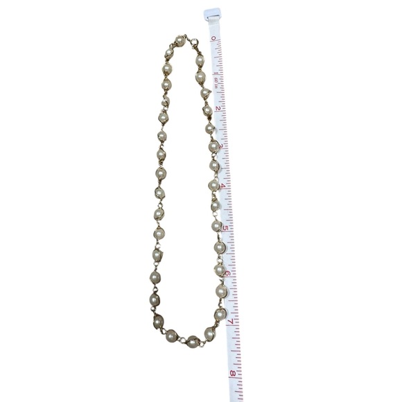 Dainty Gold and Pearl Short Necklace - Picture 4 of 5